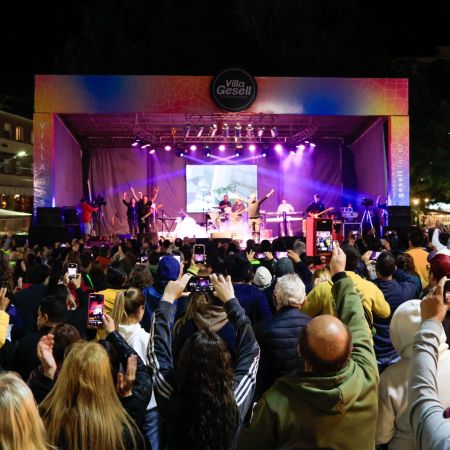 Noches M&aacute;gicas de Shows Musicales en Plaza Primera Junta